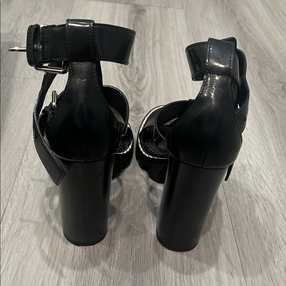 Louis Vuitton Black and Brown Sandals - Picture 3 of 4